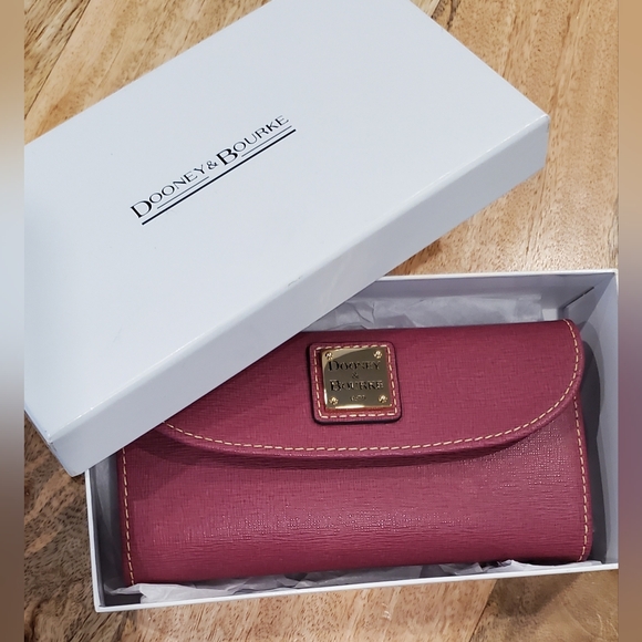 Dooney & Bourke Handbags - New Dooney & Bourke Saffiano Continental Clutch Checkbook Wallet Violet Purple